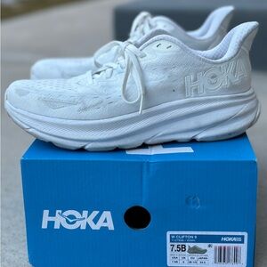 Good Condition! Women’s Hoka Clifton 9 Running/ Walking Shoes 🏃‍♀️💨